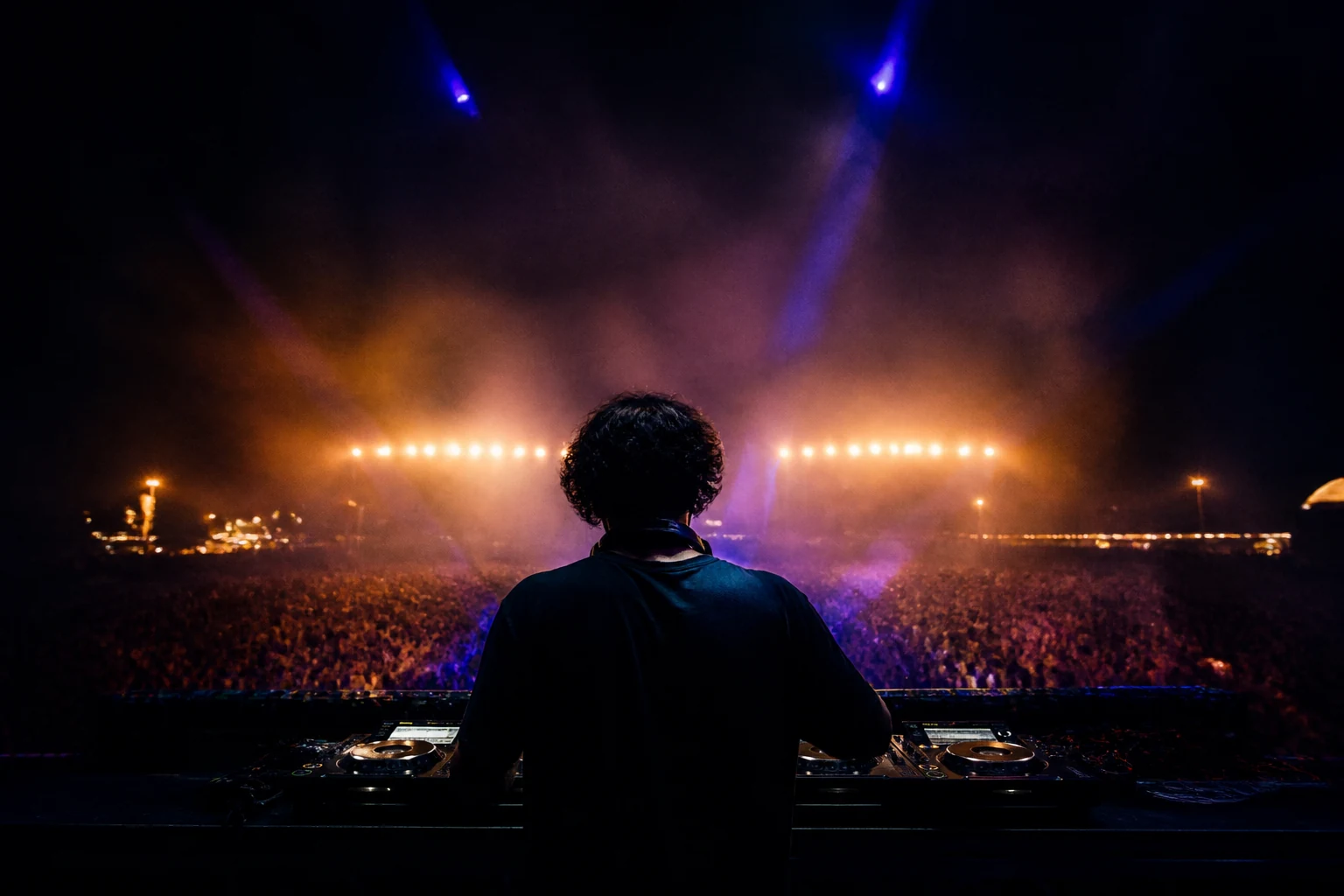 Marlow Kane devant une foule en concert