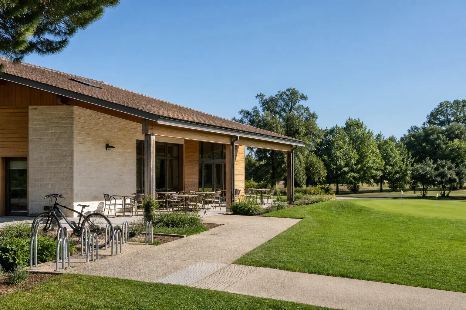 Club-house de Clairval et son accès vers le putting green