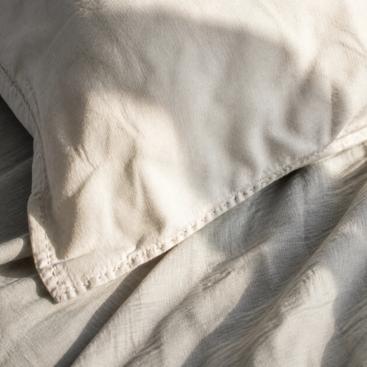 Détail de linge de lit en lin lavé