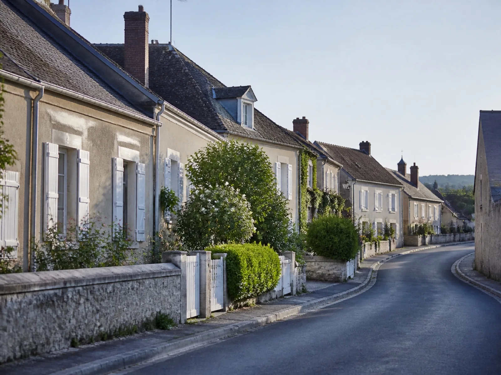 Rue de Saint-Aubin en fin de journée