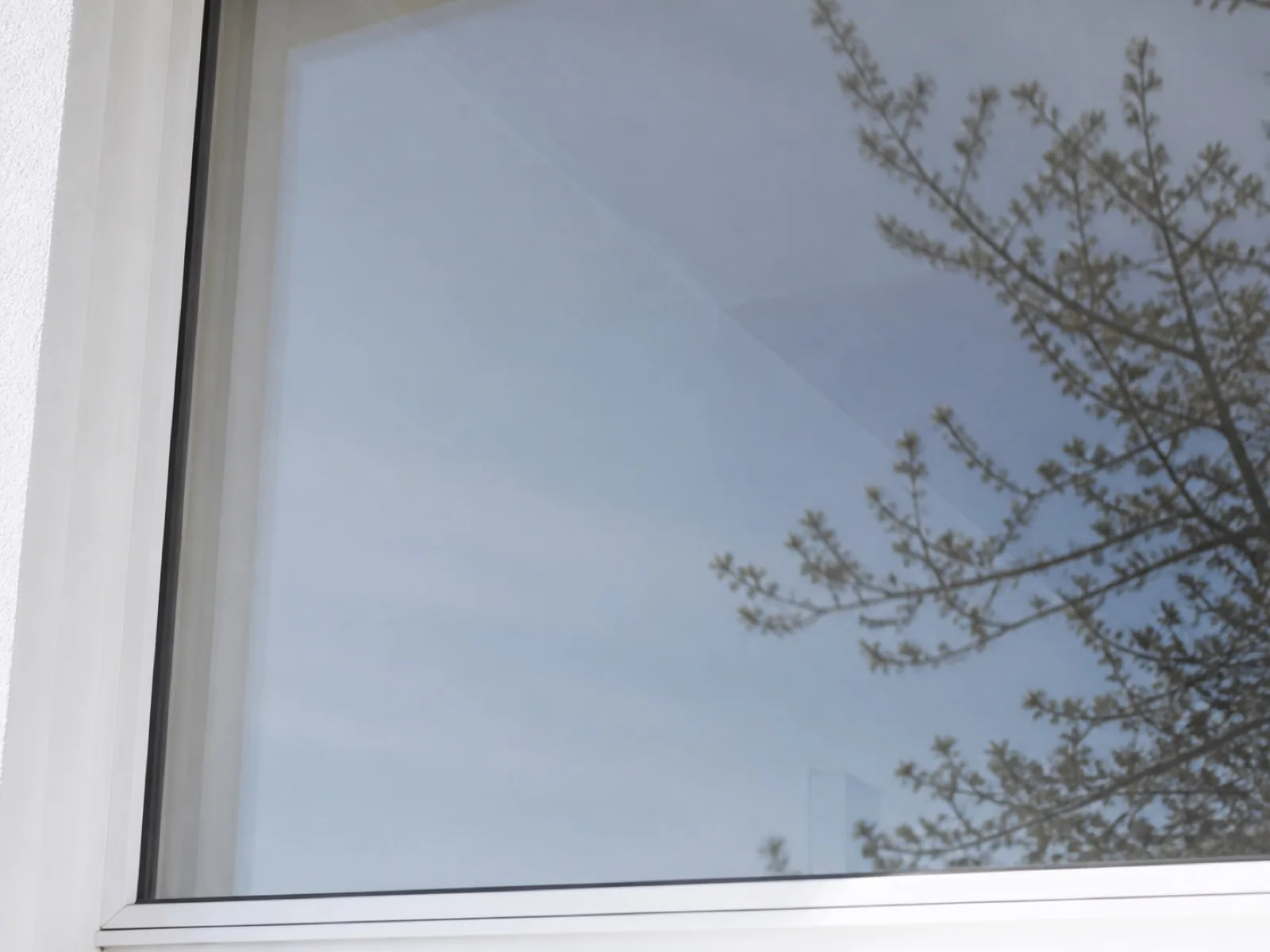 Reflet de lumière sur une vitre propre