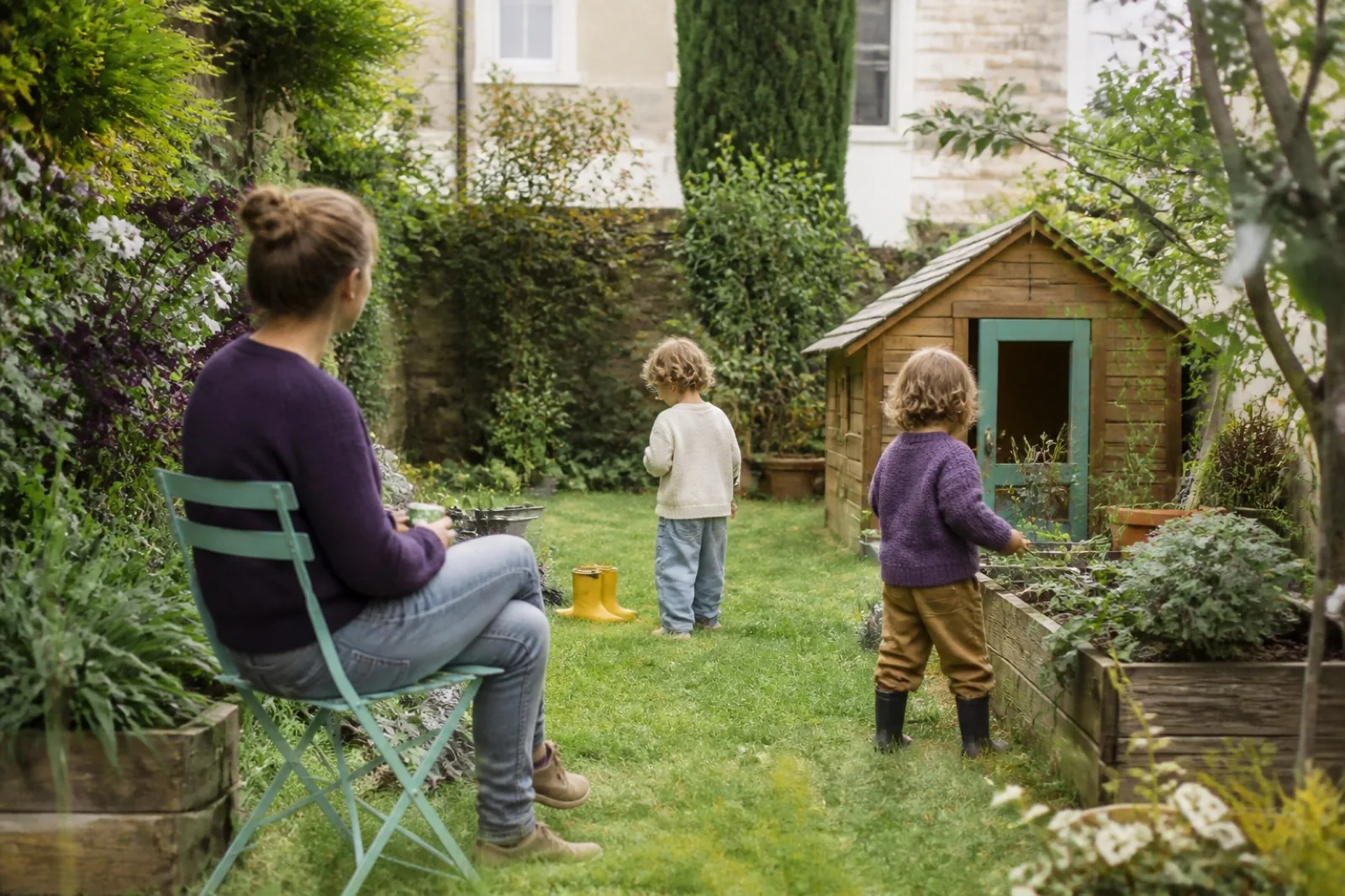 Jardin clos sans enfant identifiable