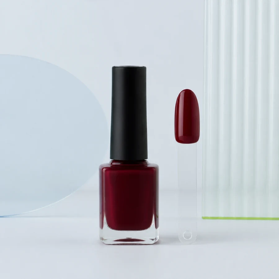 Flacon de vernis rouge