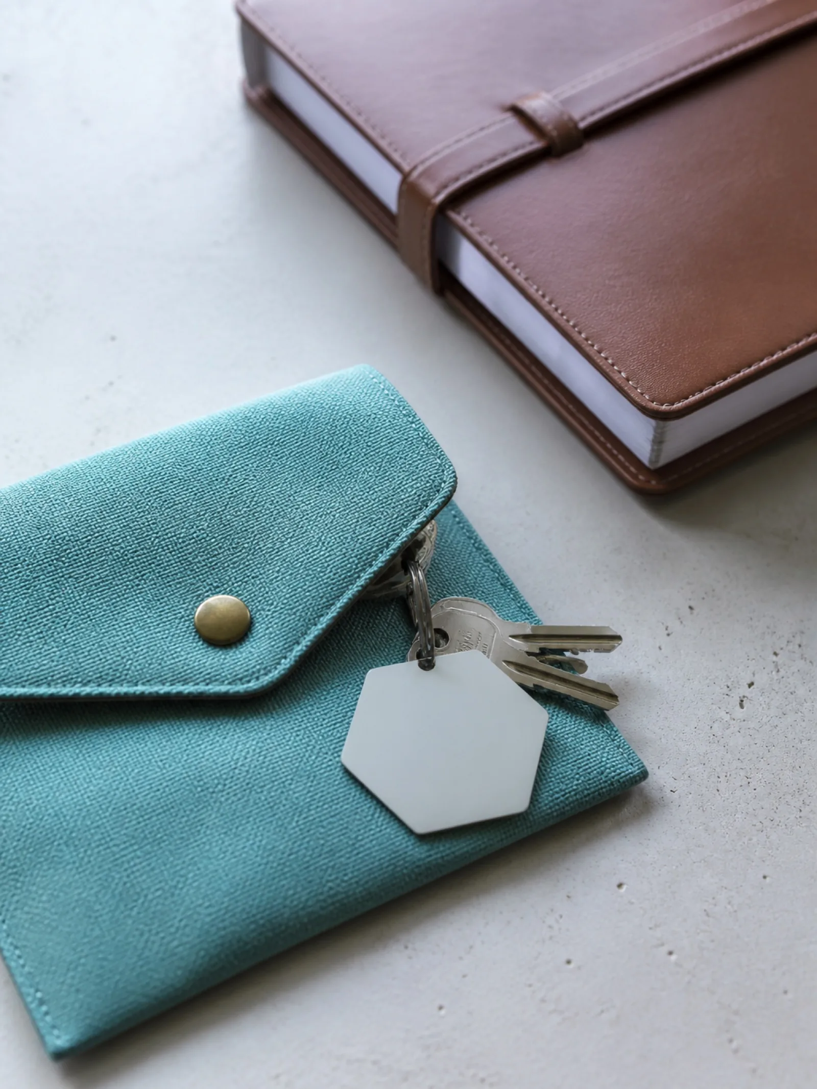 Pochette de clés codée et registre séparé