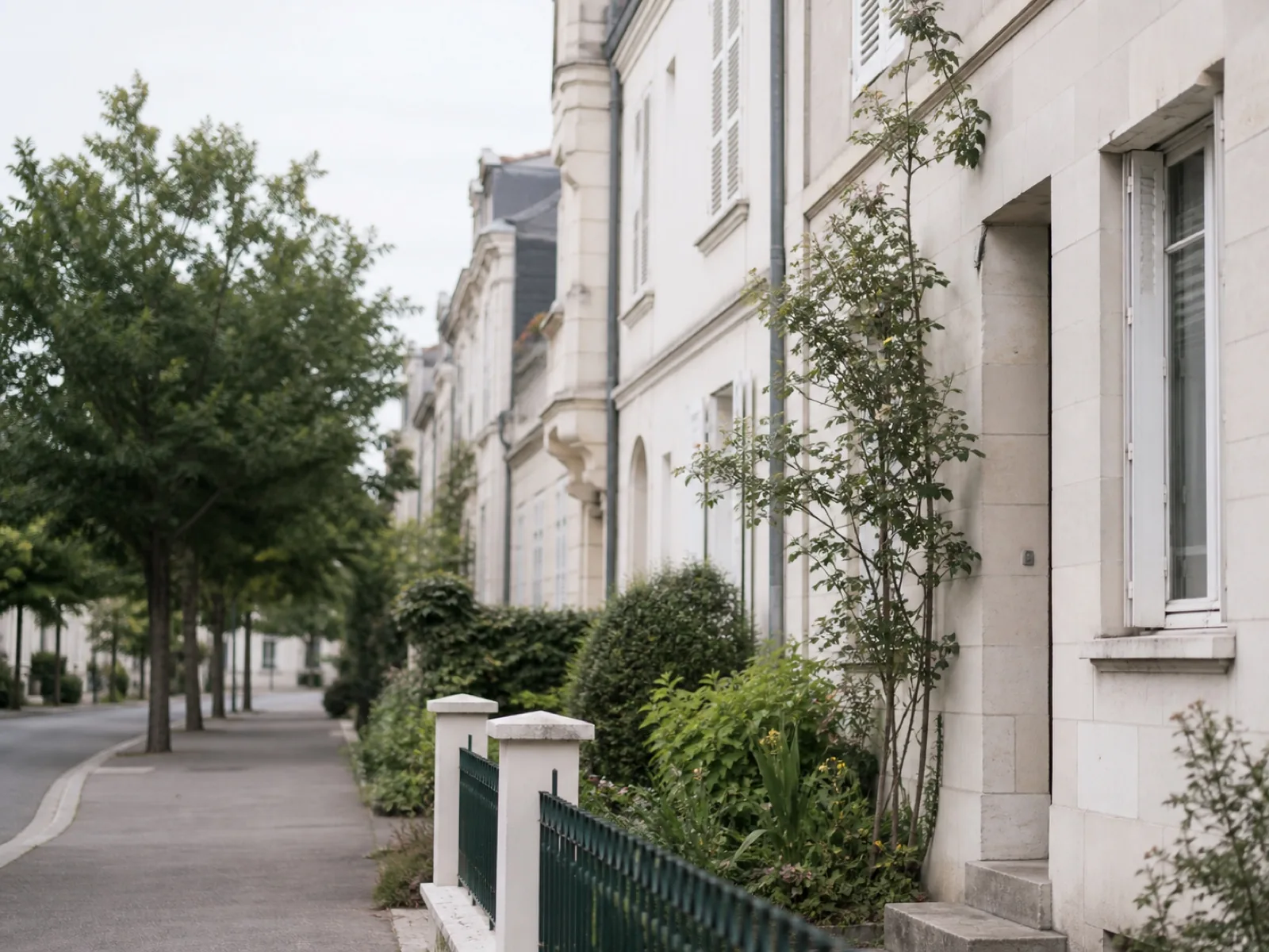 Rue résidentielle calme de Tours