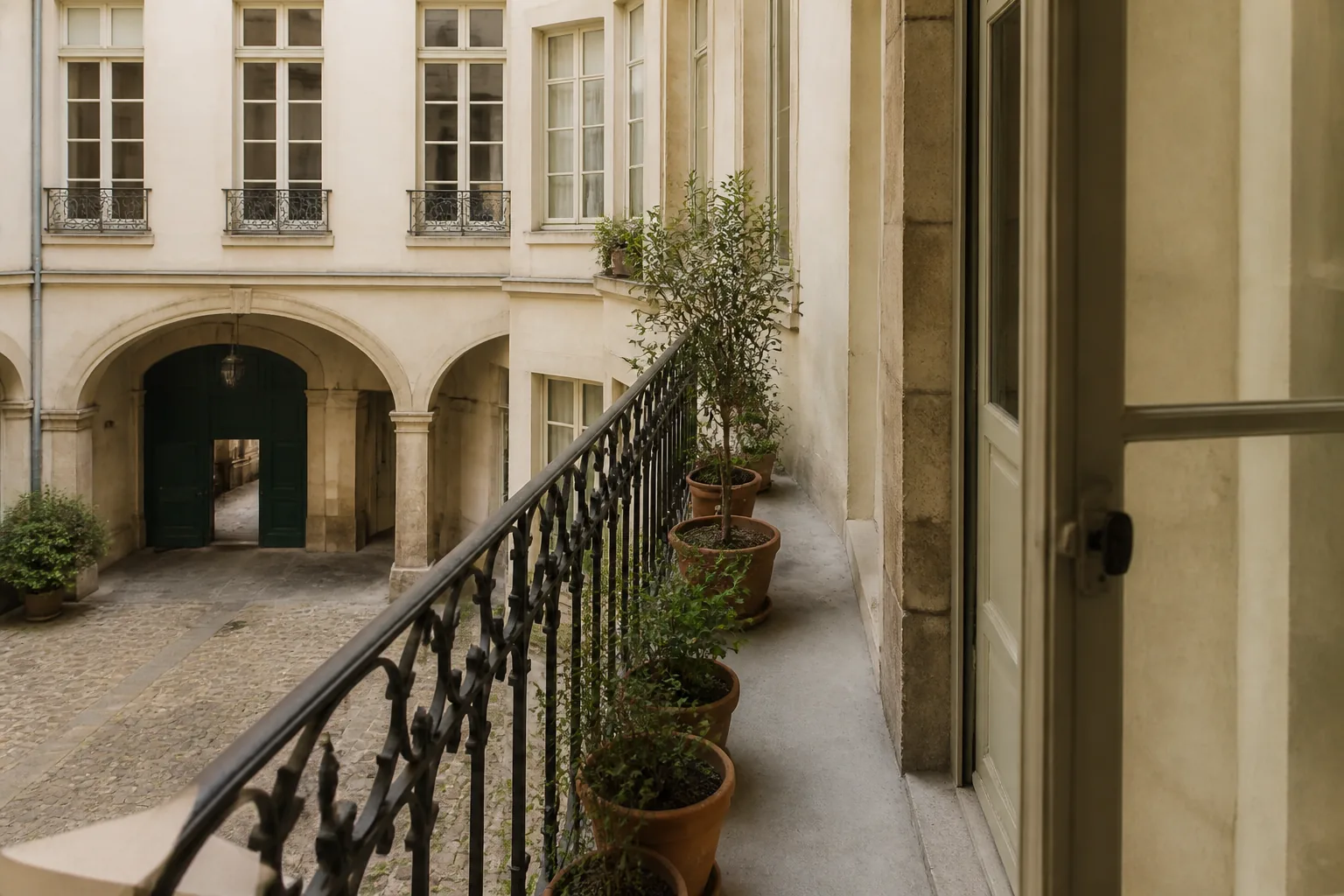 Balcon donnant sur cour