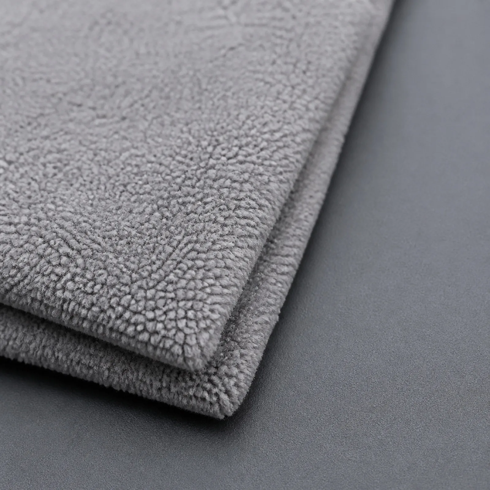Microfibre posée sur une carrosserie propre